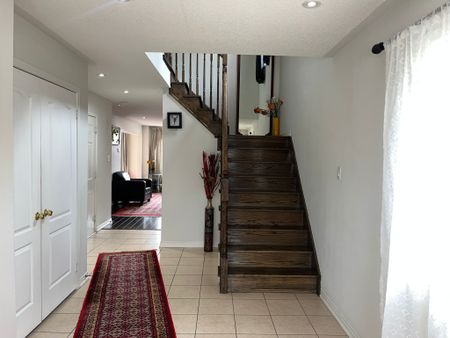 For Lease - 30 Armstrong Crescent, Bradford West Gwillimbury, Ontario - Photo 5