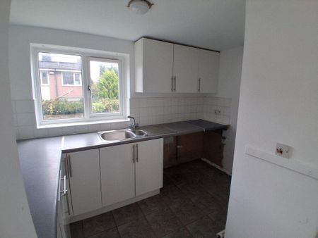 3 bedroom semi-detached house to rent - Photo 3