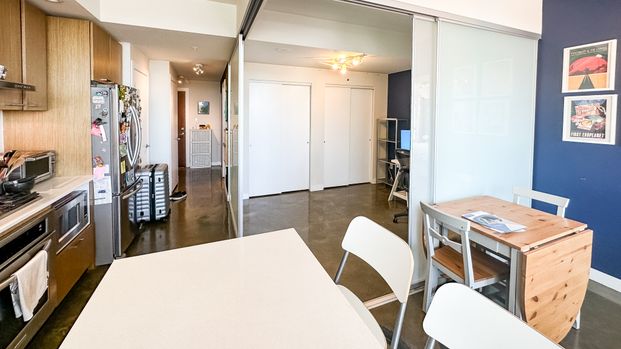 Fully Furnished 2 Bed Condo | Central Vancouver | Gym | Pets Ok - Photo 1