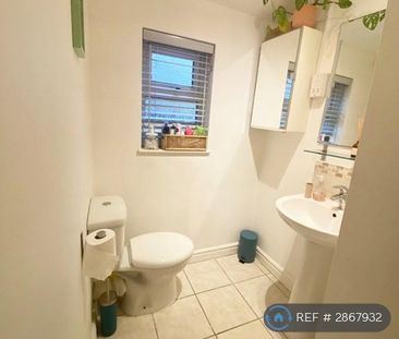 2 bedroom flat to rent - Photo 4
