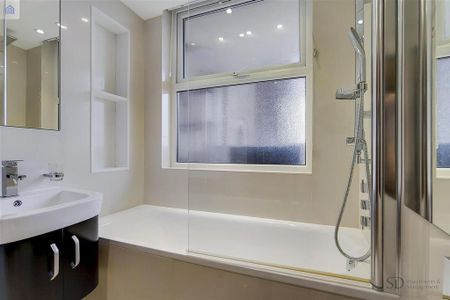 3 bedroom flat to rent - Photo 3