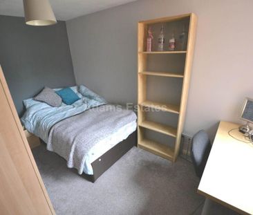 1 bedroom in a house share to rent - Photo 2