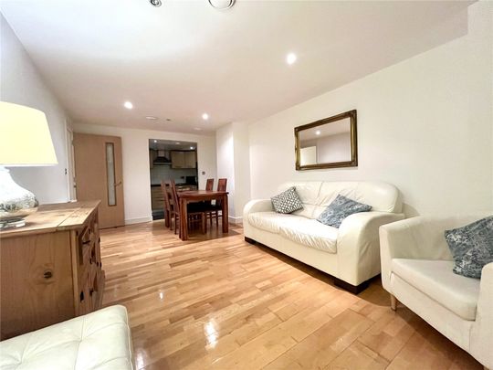 Mast Quay, London, SE18 5NP - Photo 1