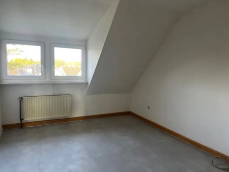 *** SINGLE-Dachgeschoss-Wohnung mit S-Bahn-Anbindung*** - Photo 4