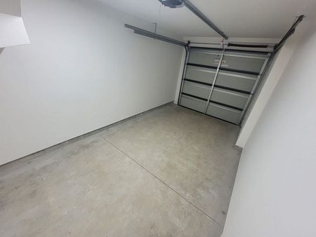 🌟 Modern, Low-Maintenance Living in Sought-After - Photo 2