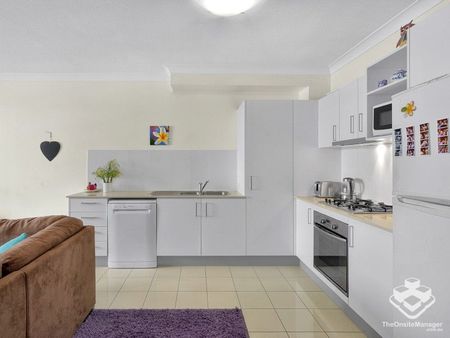 *James St Precinct *Storage*Privacy* 1x Bed 1x Bath 1xCarpark - Photo 2