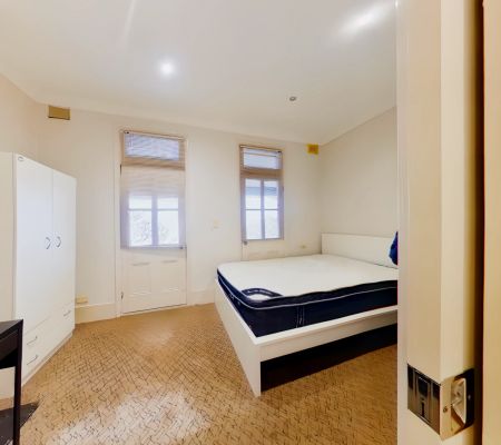 Room 4 (Ensuite/balcony) - Photo 2