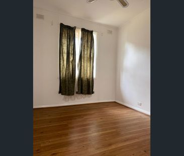 Charming 3 Bedroom Rental House in Redwood Park - Ideal for Familie... - Photo 3