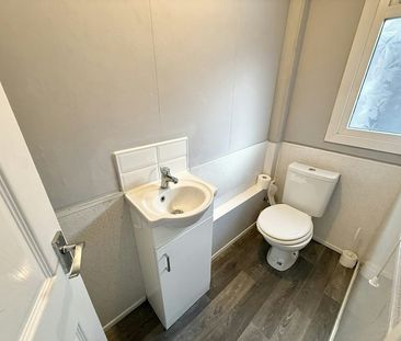 Terraced House to rent on - Photo 4