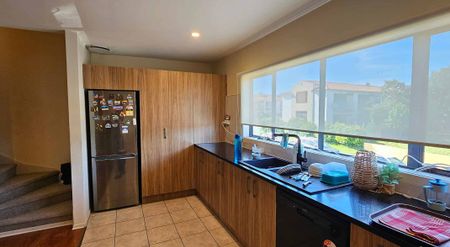 Fully furnished 2Bedroom, bills included - Photo 4