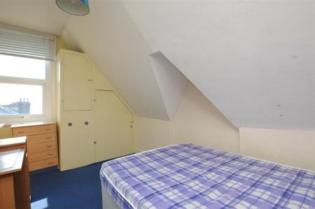 3 bedroom flat to rent - Photo 4