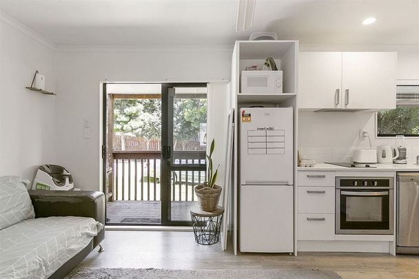 2 bedroom Flat at Bucklands Beach - Photo 1