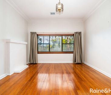 Spacious Sandstone Classic in Prime Glenalta Location - Photo 3