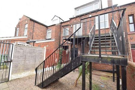 Jacobs Well Lane, Wakefield, WF1 - Photo 3