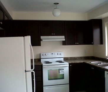 For Lease - 361 Aspendale Crescent, Mississauga, Ontario - Photo 6