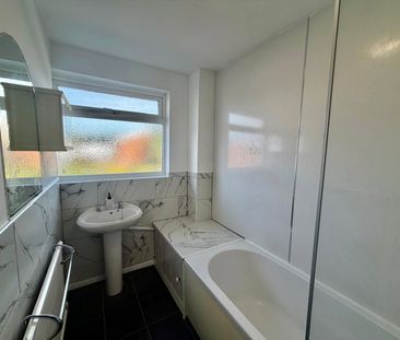 Ashdown Avenue, Farnborough, Hampshire, GU14 - Photo 6