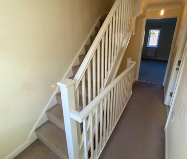 3 bedroom end of terrace house to rent - Photo 4