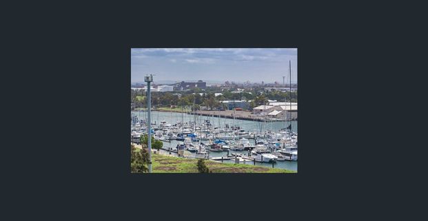 Contemporary Urban Living with Stunning Harbour Views - Photo 1