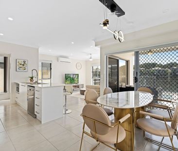 6 Waterfront Lane, Hope Island, QLD 4212 - Photo 3