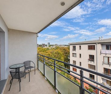 Pronájem vybaveného bytu 1+kk s balkonem, parkovacím stáním a sklep... - Photo 2