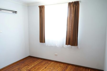 5 Bedroom Family Home! - Photo 3