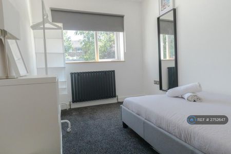 4 bedroom detached house to rent - Photo 5