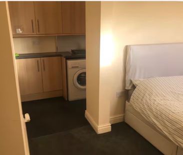 Studio Flat, Bethel Court, M7 - Photo 3