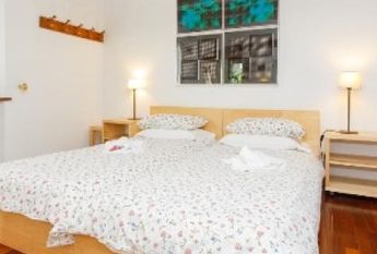 Center-Popolo: Modern, renovated 1 Bedroom, bath, kitchen. Parquet floors, bright, silent, located in beautiful villa near center, park, transport. Ref 847