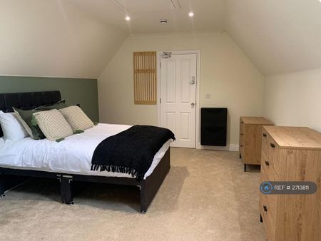 1 bedroom in a house share to rent - Photo 5