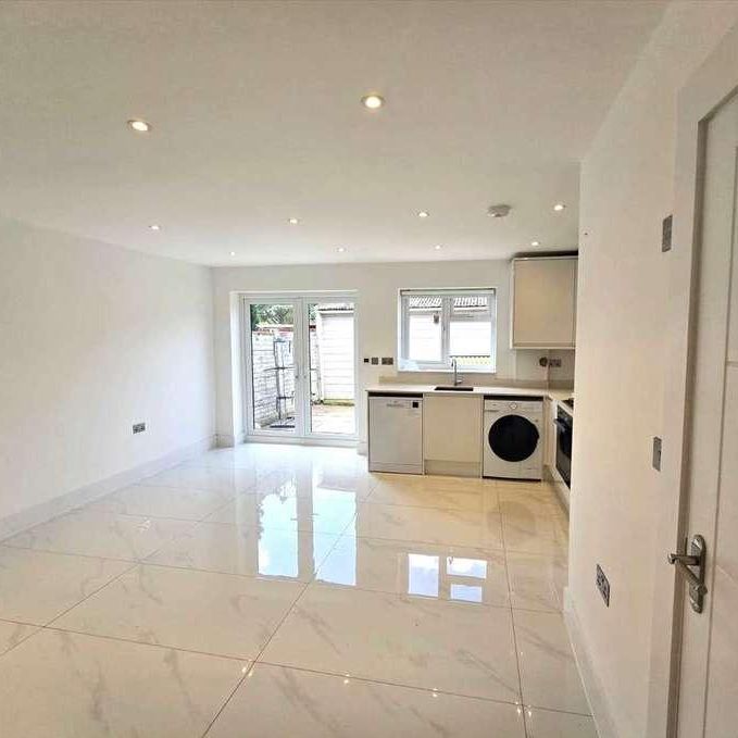 Honeypot Lane, Stanmore, HA7 - Photo 1