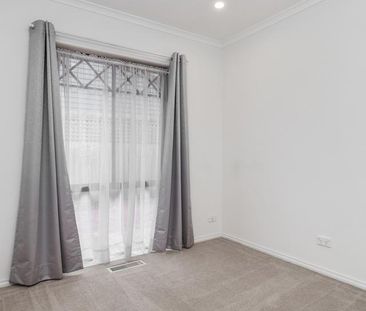 Beautifully Presented Three Bedroom Unit - Photo 6