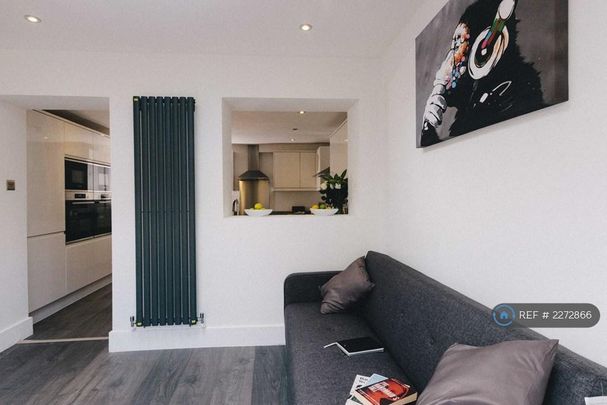 1 bedroom in a house share to rent - Photo 1