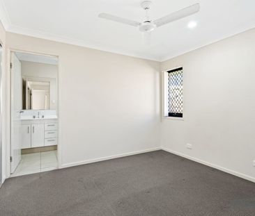 Spacious 4-Bedroom Family Home in Prime Griffin Location - Photo 1