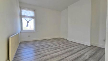 3 bedroom flat to rent - Photo 3