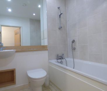 2 bedroom flat to rent - Photo 2