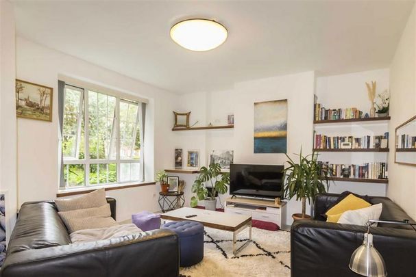 3 bedroom flat to rent - Photo 1