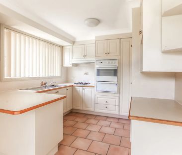 Private Villa Living Just Moments from Town - Photo 5