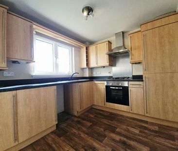2 bedroom ground floor flat to rent - Photo 3