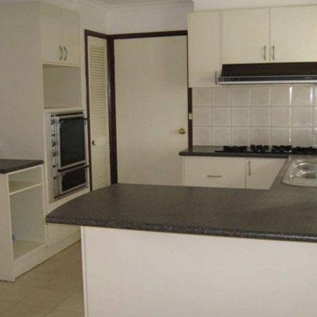 3 BEDROOM HOME IN CENTRAL LOCATION - Photo 4