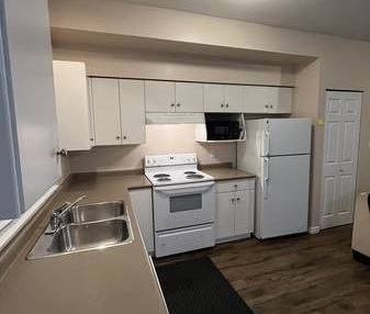 2 BED SUITE w/UTILITIES - Photo 4