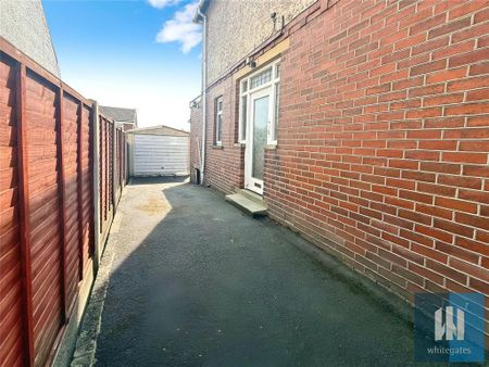 2 bedroom semi-detached house to rent - Photo 2