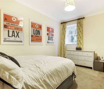 A charming three bedroom home in the heart of Sunningdale. - Photo 4