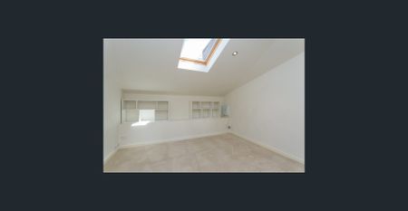 TOP QUALITY, GOOD SIZED HOME - Photo 3