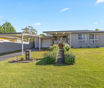 Contemporary Family Sanctuary - Photo 4