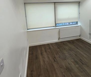 2 Bed Flat, Delta Point, CR0 - Photo 2