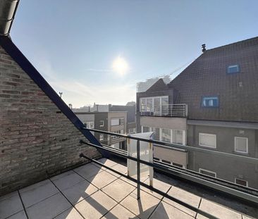 Aangenaam dakappartement met één slaapkamer, centraal gelegen. - Foto 1