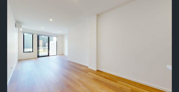 Urban ease, two-bedroom townhouse plus study space - Photo 1