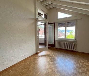 2.5-Zimmer Dachwohnung mit gedeckter Loggia und Lift - Photo 1
