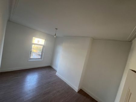 2 Bed Flat, Grove Green Road, E11 - Photo 2