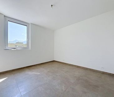 2.5 pièces en attique avec terrasse à louer à Uvrier - Photo 3